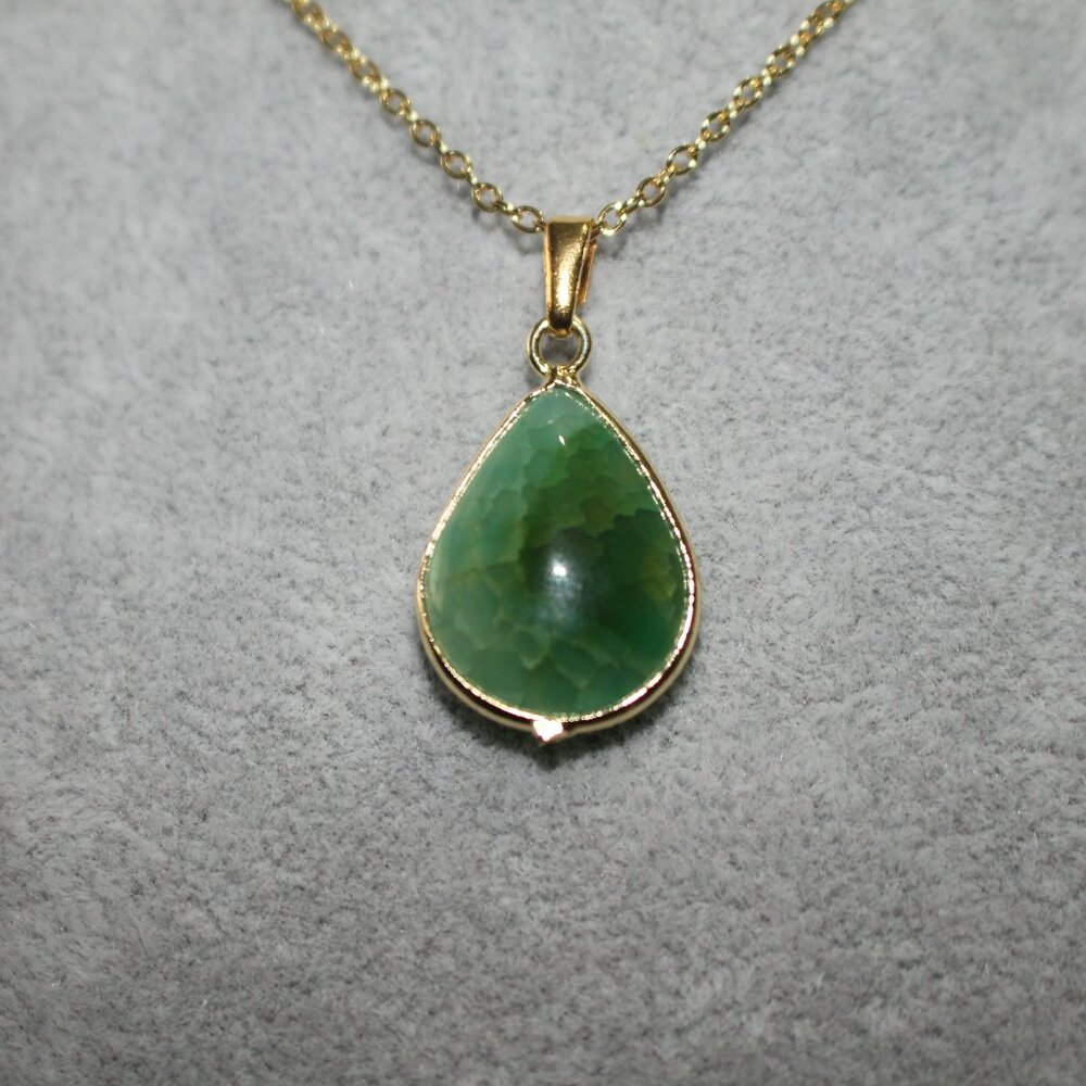 Green Teardrop Stone Pendant Necklace – Gold Trim - Picture 1 of 1
